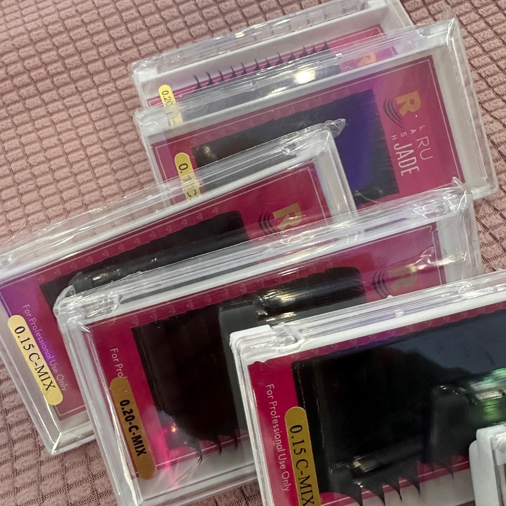 Long Eyelash Extension bundle - Picture 12 of 13